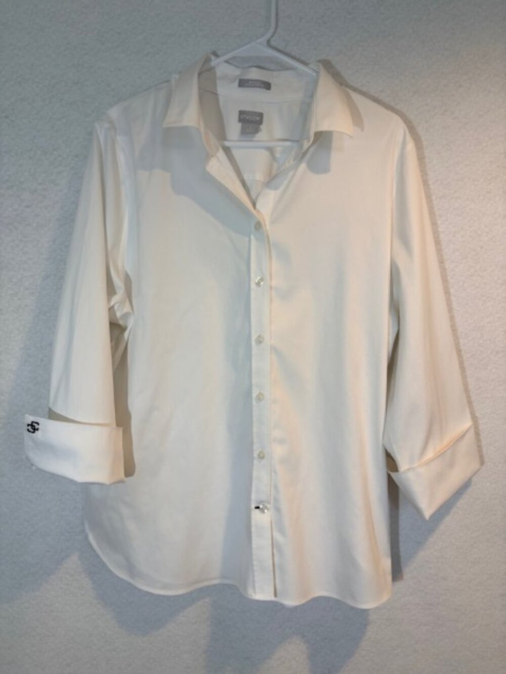 Chicos No Iron Blouse Size XL Black Button Front Cuffs Embroidered Logo EUC